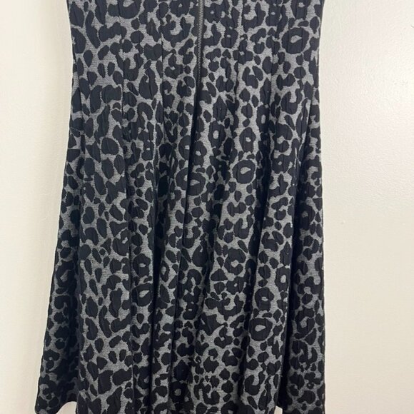 Gabby Skye Black & White Leopard Pattern Sleeveless Dress - Picture 10 of 11